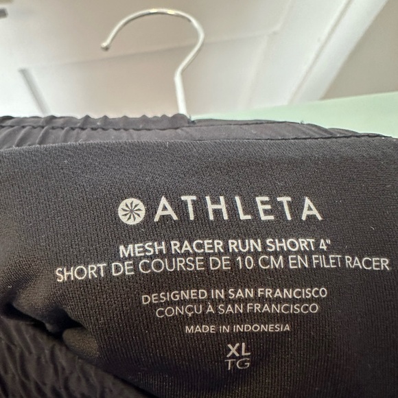 Women’s black Athleta mesh run short XL - Picture 3 of 3
